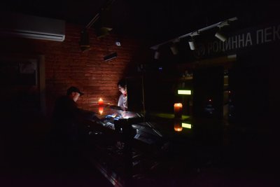A grocery store in Lviv has no electricity due to Russian missile attacks. Work continues...