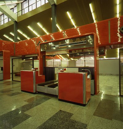 Tallinna lennujaama uue terminalihoone sisearhitektuurse lahenduse autor oli Maile Grünberg.