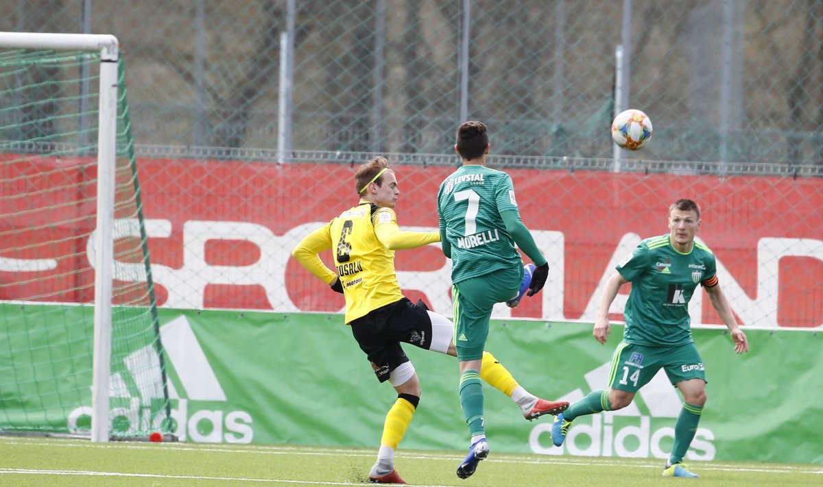 Dmitri Kruglov (nr 14) Sportland Arenal mängus Viljandi Tuleviku vastu.