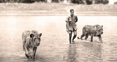 Normann Carr, kes 1950. aastatel alustas uue tänapäevase safarikonseptsiooniga, kus loomi ei jahitud, vaid vaadeldi. Tema alustas ka ühena esimestest jalgsisafareid Sambias. Ta oli kuulus ka oma kahe taltsa isalõvi poolest, kes olid tal nagu koerte eest.