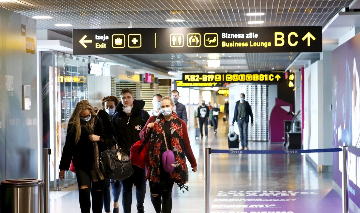 Reisijad Riia lennujaamas. 