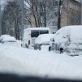 ФОТО | Снега по колено! Таллинн „отходит“ от вчерашнего шторма, передвигаться по улицам все еще трудно