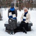 ФОТО | В центре столицы памятники украсили сине-черно-белыми шарфами