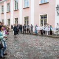 FOTOD: Stenbocki maja eest protestis mõnikümmend inimest vene koolide eestikeelsele õppele ülemineku vastu