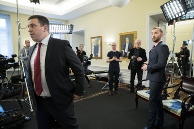 Jüri Ratase tujurikkuja: peaminister Ratas lahkub peale Avandi-Sepa aastalõpu intervjuud solvunult.