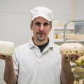 VIDEO | Itaallane peab Tartumaal piimalambaid ning teeb juustulüüraga uut ja vana