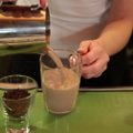 Külma ilma kokteilid: Koskenkorva piparmündimaitseline liköör kakaoga ja Twister