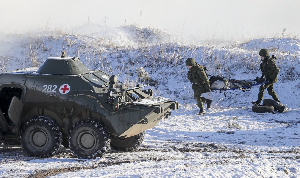 Kerge õppustel, raske lahingus... Valgevene sõdurid harjutasid veebruaris koos venelastega haavatute evakueerimist.