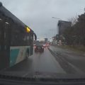 VIDEO: Linnaliinibussi nr 18 juht reastub sinna, kuhu tahab – teised kadugu eest!