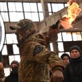 SELGITAV VIDEO | Ukrainlased kostitavad okupante Molotovi kokteilidega: vaata, kuidas süütepudel endale nime sai