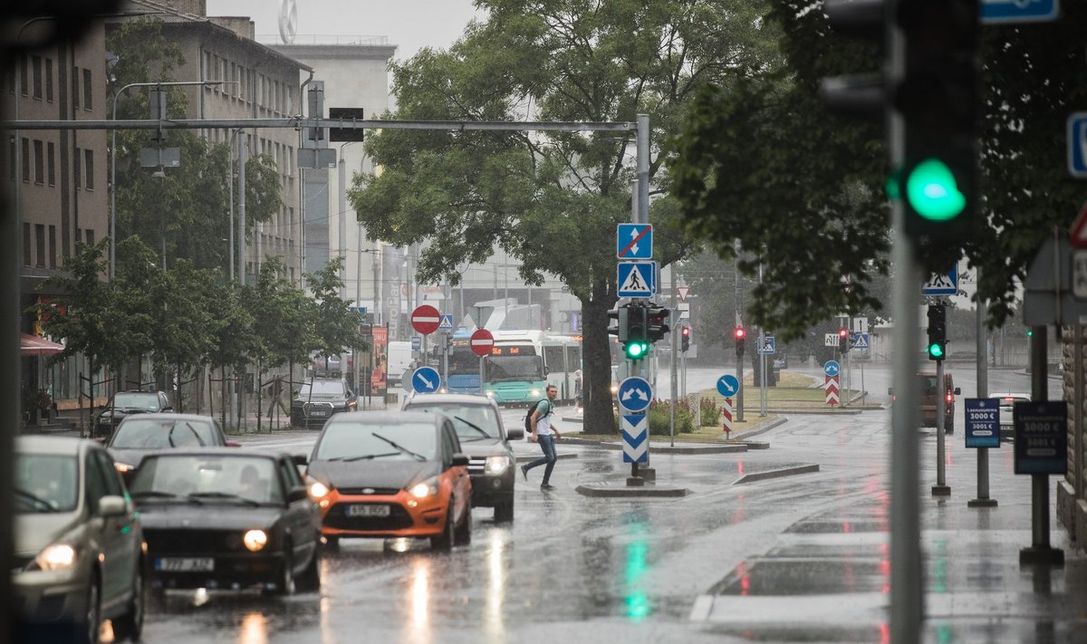 Vihm ja äike jõudsid Tallinnasse