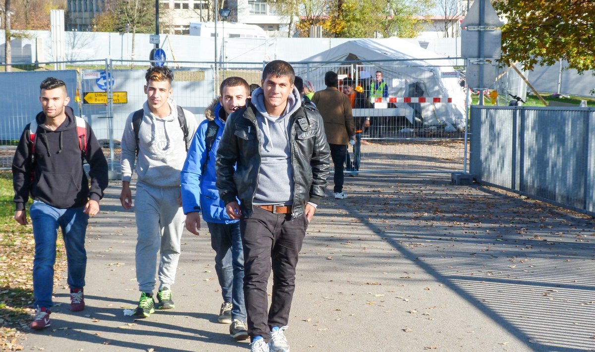 Pagulased Austria-Saksamaa piiril 8. novembril. Ligi kaks kolmandikku eestimaalasi peab oluliseks, et siia saabuvate pagulastega tegeletaks ja neid toetataks. 