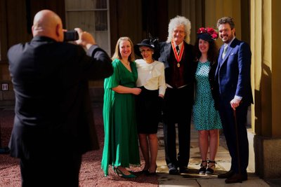 Brian May rüütliks löömine