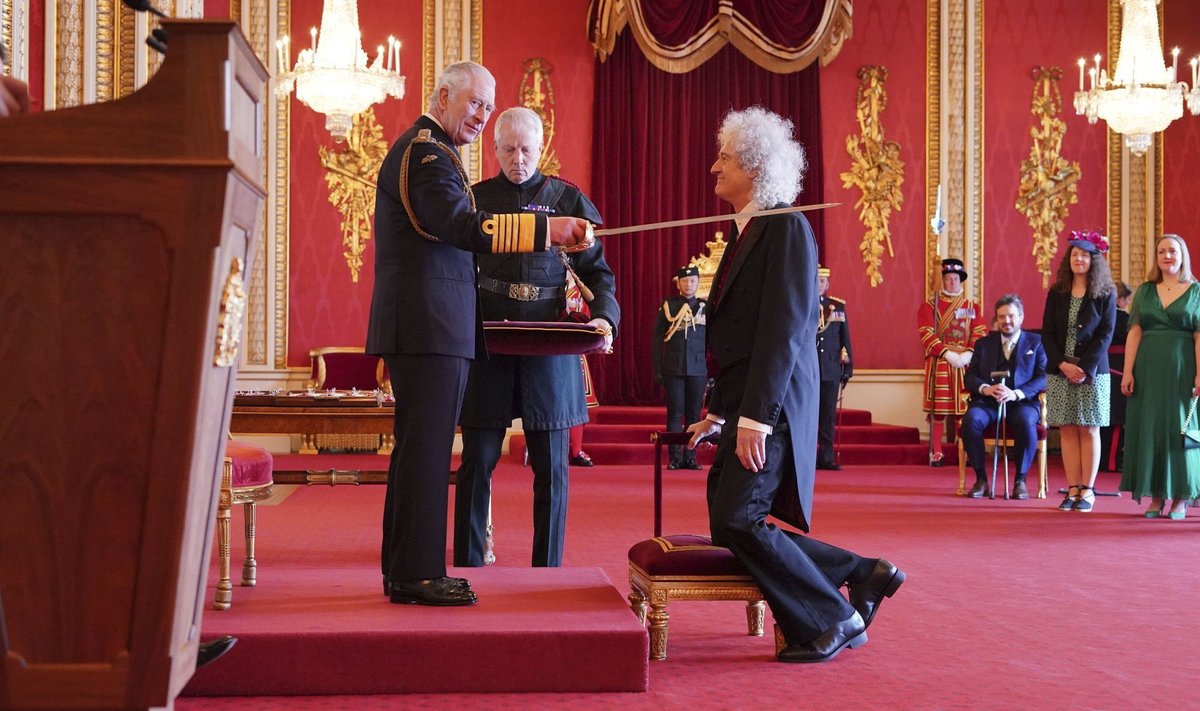 Brian May rüütliks löömine
