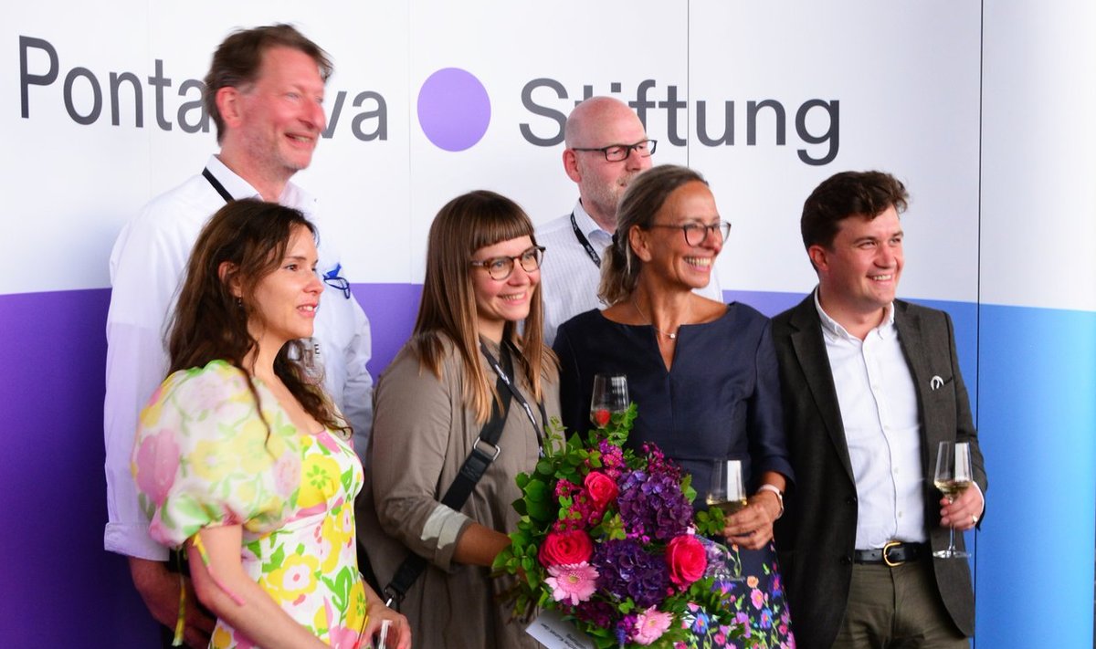 Laura Põld (vasakult kolmas) võitis möödunud nädalal Berliinis toimunud kaasaegse kunsti messil POSITIONS Claus Michaletzi preemia.