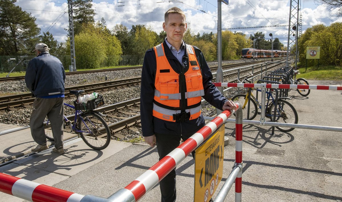 Eesti Raudtee ohutusjuht Tarvi Viisalu ütleb, et ülekäikude ümberkorraldamine nõuab ka muu taristu ja juurdepääsuteede muutmist, et inimesed ikka ka ülekäigule suunduksid ega otsiks otseteid. See kõik aga võtab omajagu aega.