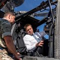 ГАЛЕРЕЯ | Юри Ратас из кабины военного вертолета: работа британцев в НАТО впечатляет