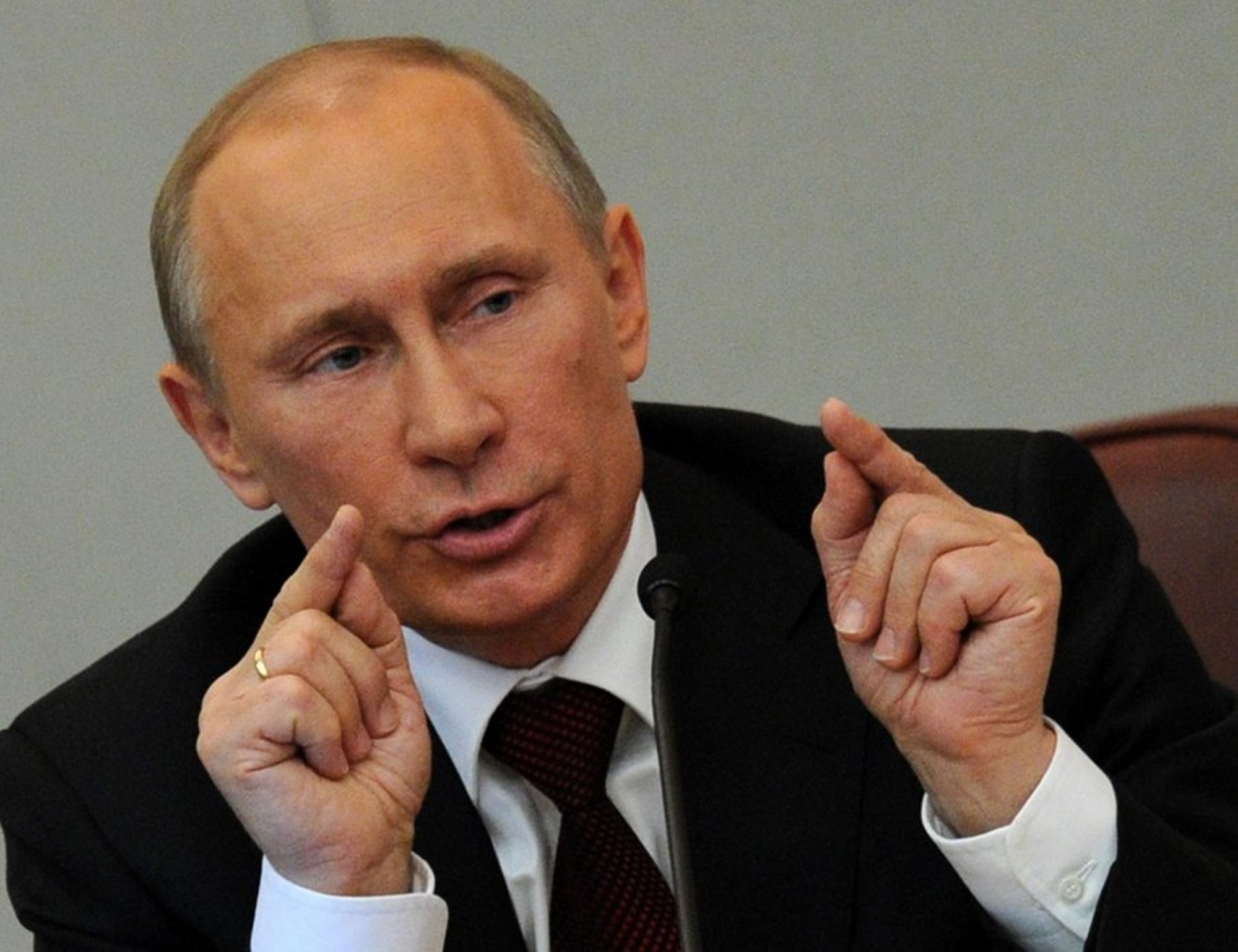Путин средний палец