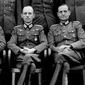 Правда ли, что на известной фотографии изображён Степан Бандера в нацистской форме?