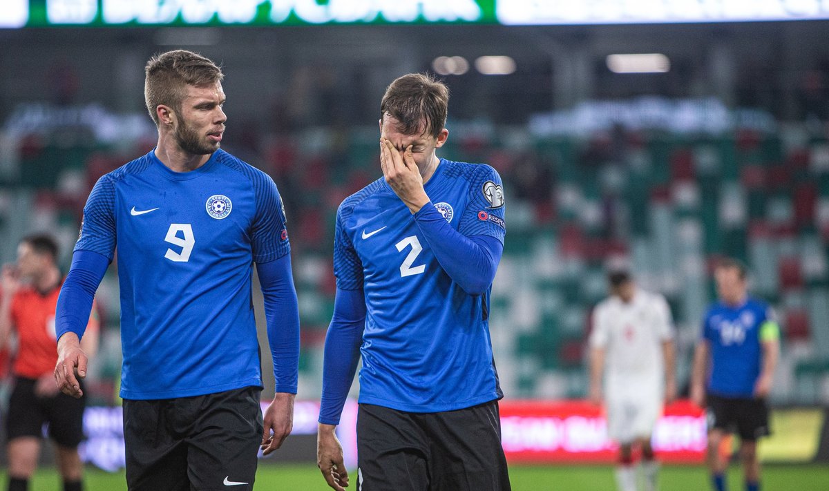 FOTOD | Valus! Kaks korda juhtinud Eesti jalgpallikoondis jäi 77. minutil  vähemusse ja lagunes täielikult - Delfi Sport