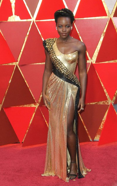 Kõige kuldsem: kuldmehikeste gala on üritus, kus kantakse aasta sillerdavamaid kleite, ja sel aastal oli näha eriti palju metalliläiget. Kõige kuningannalikum neist oli Lupita Nyong’o, kes säras julges Versace kleidis.