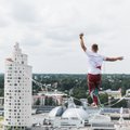 VIDEO JA FOTOD | Slackliner Jaan Roose läbis Tartu kesklinnas maa ja taeva vahel 600-meetrise distantsi
