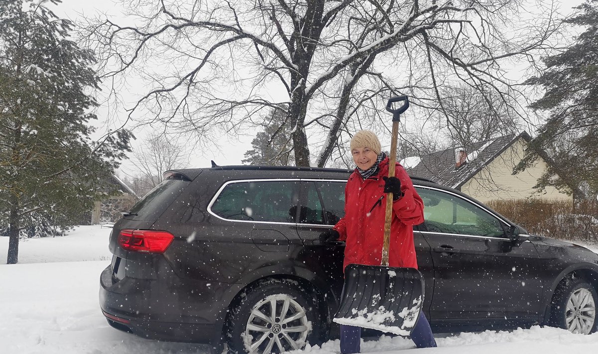 Kõnnu küla, Maalehe auto päästmine lumevangist, appi tõttab Ly Teivik.