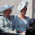 VAATA |"Suured sõbrannad" Camilla ja Catherine jagasid kuninganna sünnipäevaparaadil kaarikut ja olid ühtemoodi riides