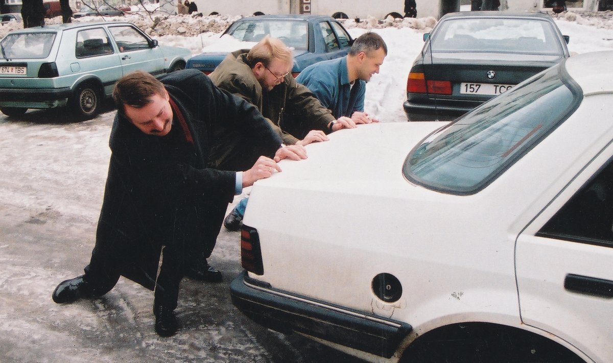 "Meil olid Laari ja tema meeskonnaga sarnased vaated sellele, mis majanduses on vaja teha. Valitsus ja keskpank panid majandusküsimustes seljad kokku," meenutab Siim Kallas.