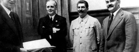 Molotov-Ribbentropi pakti allkirjastamine 