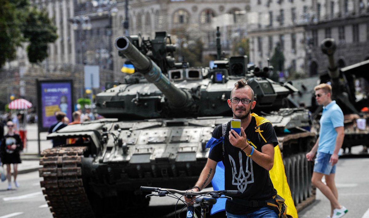 Kiievis  tähistati Ukraina iseseisvuspäeva purustatud Vene tehnika paraadiga.