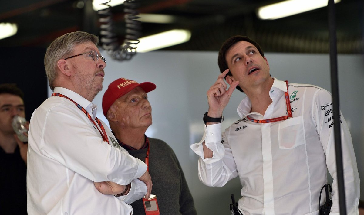 Ross Brawn ning Mercedese juhid Niki Lauda ja Toto Wolff Austraalia GP vabatreeningut jälgimas.
