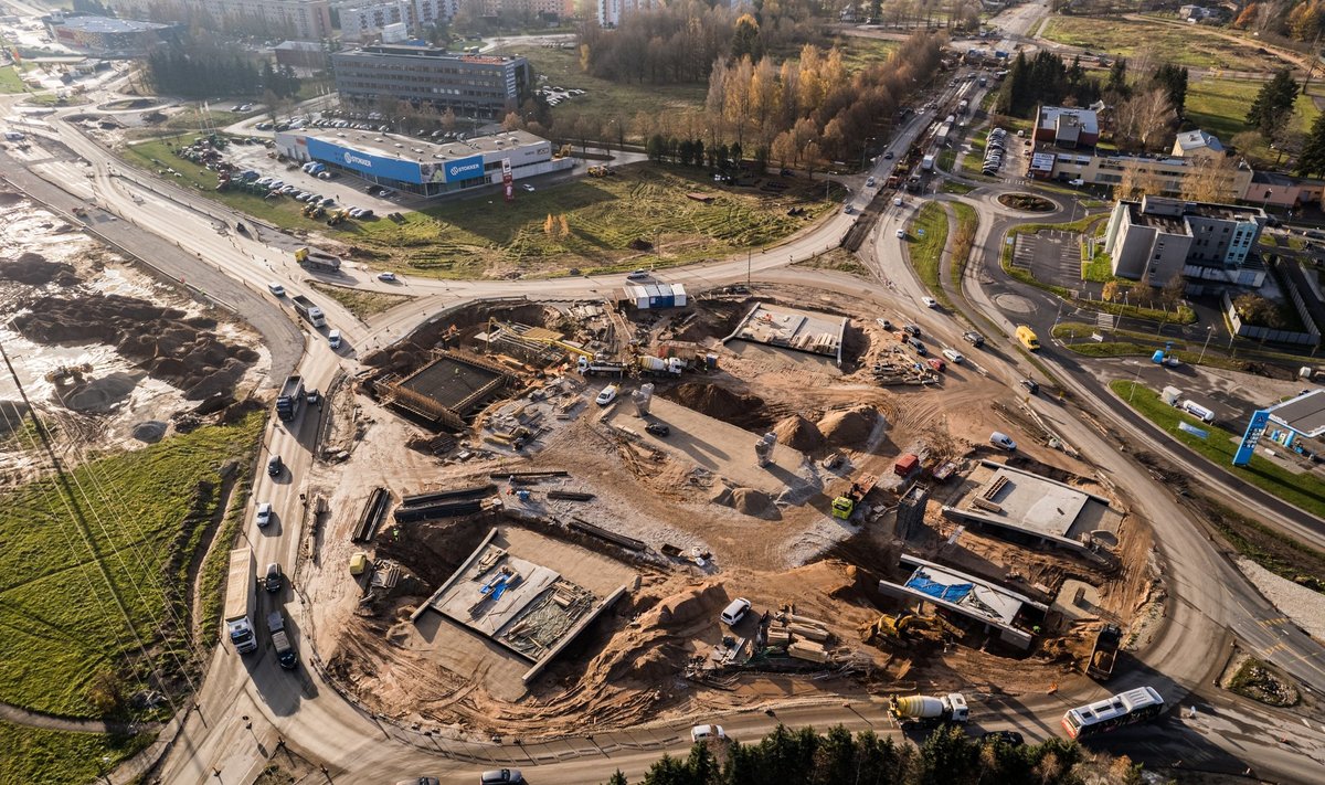 Ehitusfirmal võis olla vajadus liisida ehitusmasinaid Tartu Riia ringi ümberehituseks.
