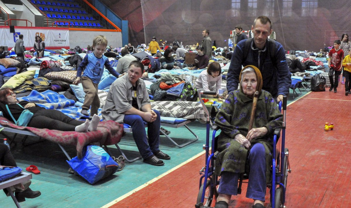 Mariupolist väljatoodud elanikud Rostovi oblastis Taganrogis, 22. aprill
