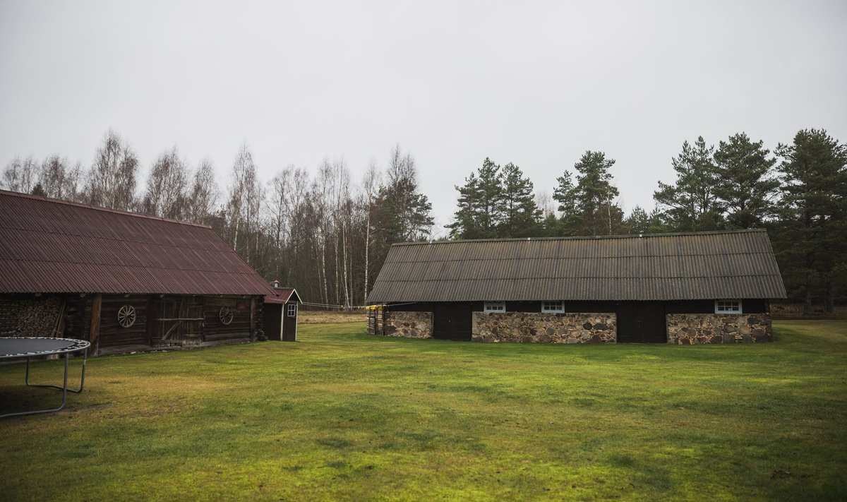 Mart Tulevi Pugestõ külas asuva Pugestu talu vana puukuur on ehitatud 1884. aastal, vastav märk on põletatud seinapalgi sisse. Tulev kardab, et peab Nursipalu harjutusväljaku laienemise tõttu kodust välja kolima.