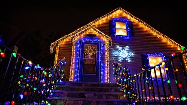 JURIST VASTAB | Mida teha, kui naabri vilkuvad ja värvilised jõulutuled mind häirivad?