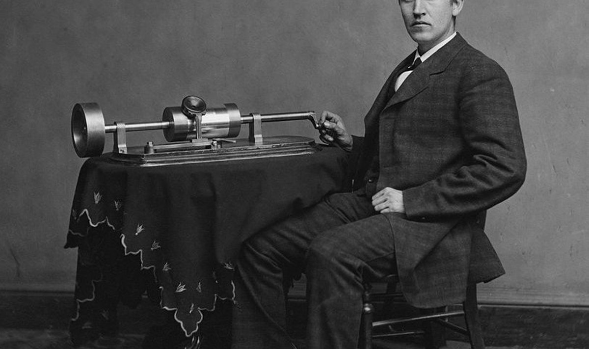 Thomas Alva Edison oma fonograafiga. Foto: Levin C. Handy 