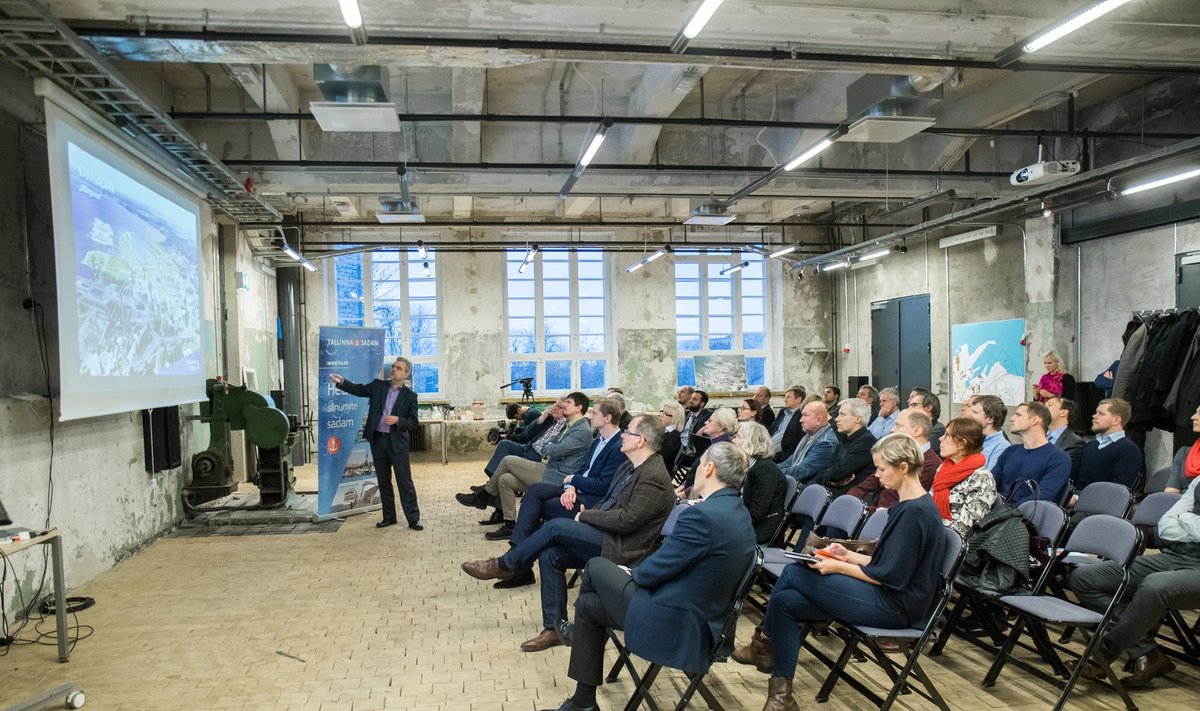 Tallinna Sadama kinnisvara ärisuuna juht Ahto Ader Masterplaani lähteülesannet ja koostamise protsessi tutvustamas.