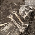 На острове Сааремаа нашли скелеты женщины и ребенка