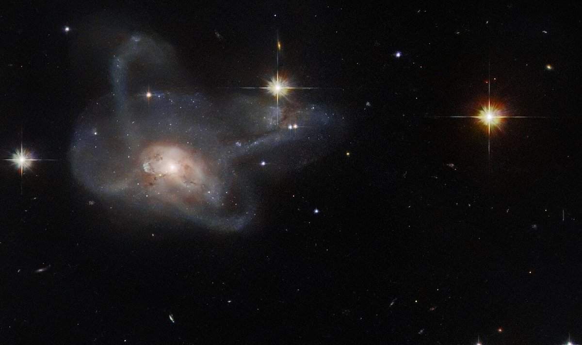 Hubble'i ülesvõte galaktikate põrkumisest