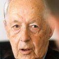 Mees, kes mängib märgitud kaartidega. Heldur Tõnisson 100