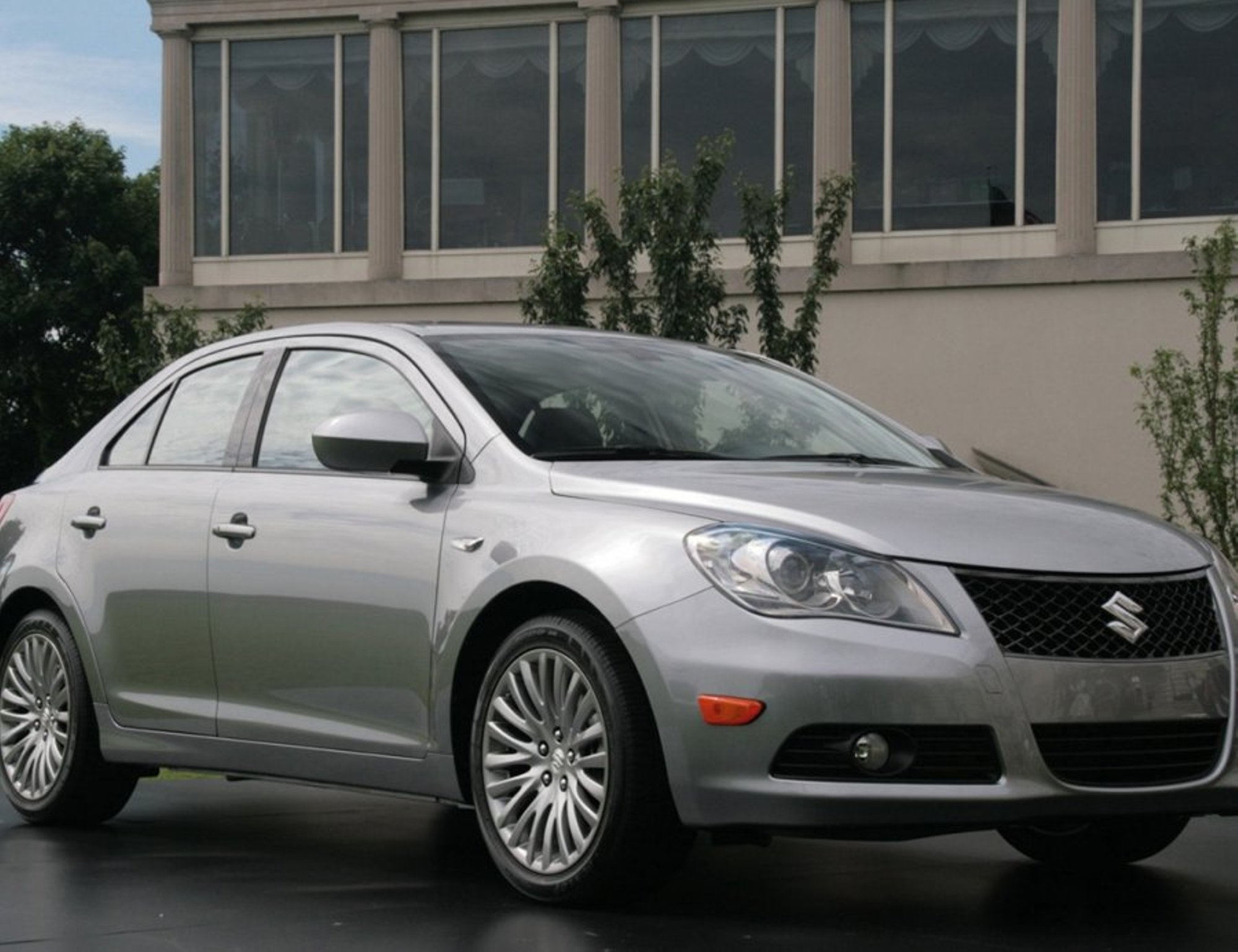 Полный седан. Сузуки седан Кизаши. Судзуки седан Kizashi. Suzuki Kizashi 2011. Suzuki Kizashi 2011 полный привод.