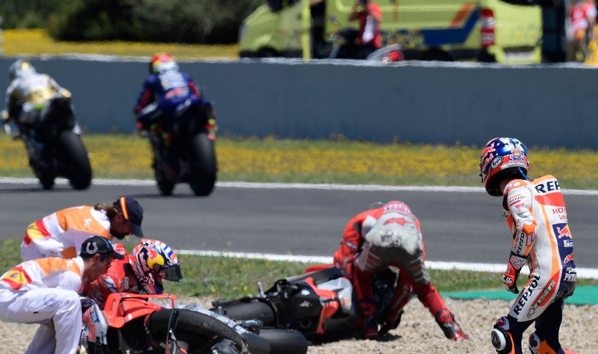 MotoGP kolme ässa jaoks lõppes Jerezi etapp kukkumisega.