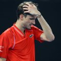 Финалист прошлого года Медведев потерпел сенсационное поражение и вылетел с Australian Open
