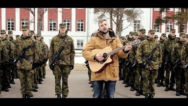 VIDEO | Kuula! Populaarne juutuuber tegi Eesti sõduritega Ukraina sõjast nukravõitu ballaadi