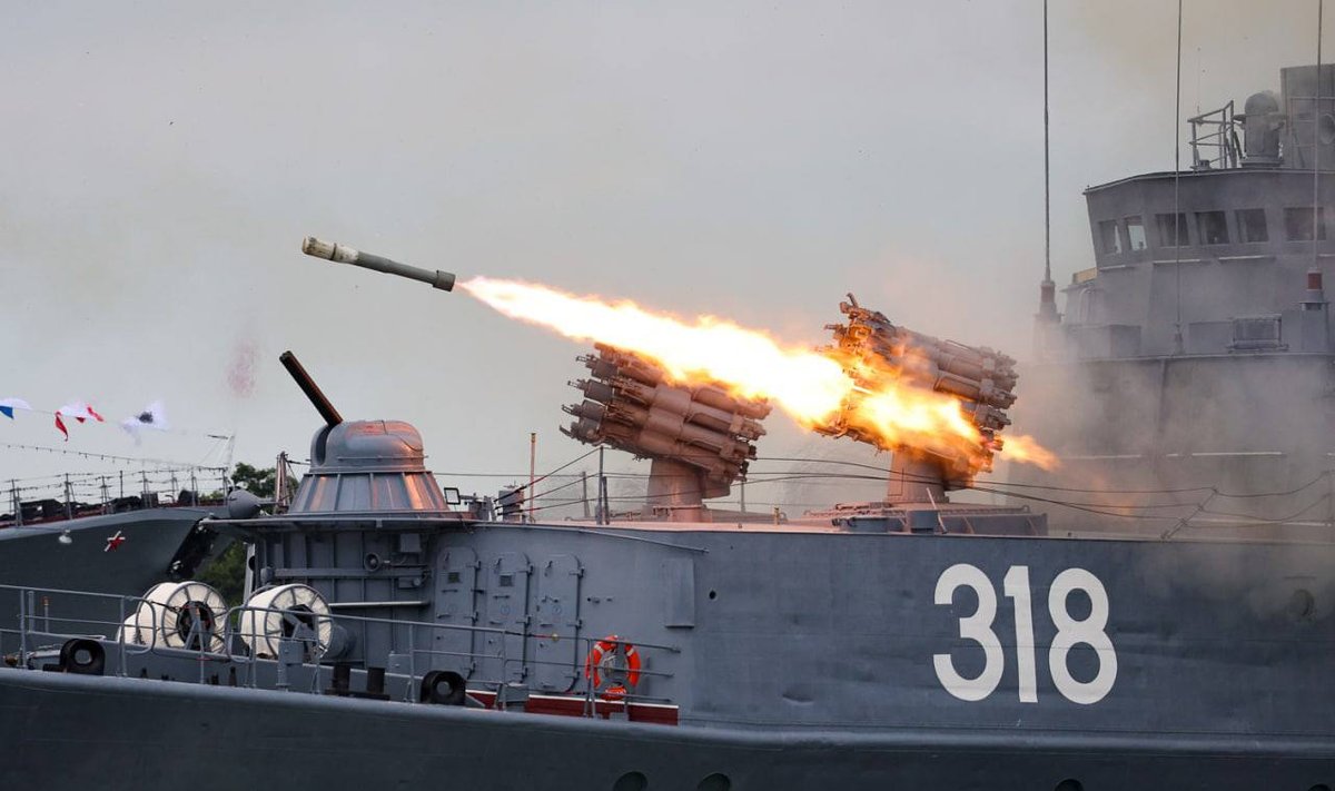TULD! Venemaa armastab näidata oma tulejõudu. Mullu teatas president Vladimir Putin, et Venemaa sõjalaevastik saab enda relvastusse tiibraketid, mis suudavad lennata üheksakordse helikiirusega.