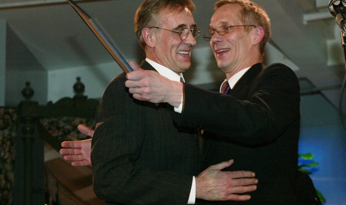 Lembit Ulfsak ja Rein Oja 2003. aastal teatriauhindade üleandmisel.