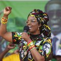 Teist naist pikendusjuhtmega peksnud Zimbabwe esileedi põgenes õigusemõistmise eest kodumaale
