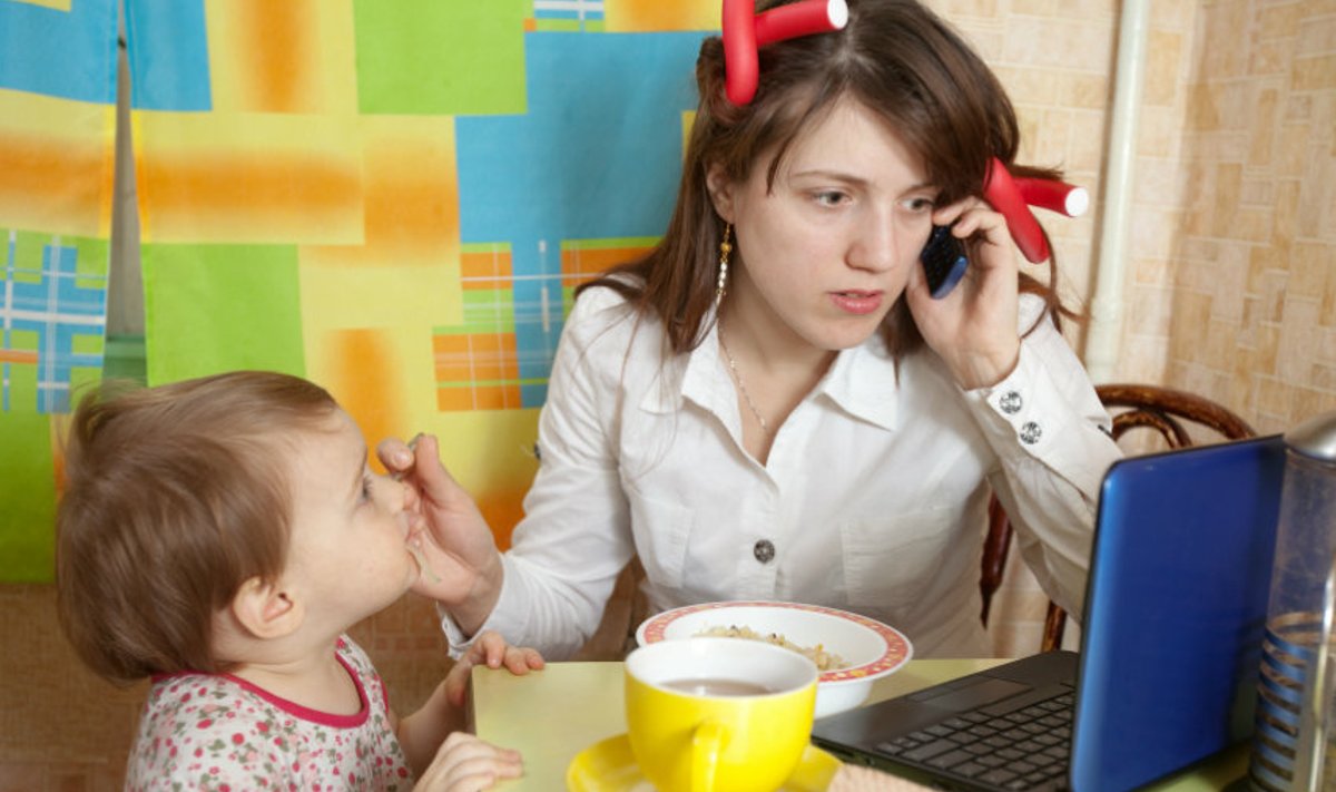 Kui ema lapse toitmise ajal talle tähelepanu ei pööra, võivad sellel olla kurvad tagajärjed