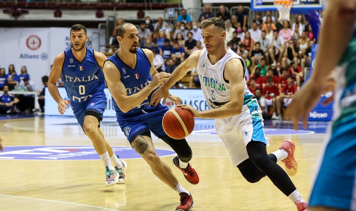 Goran Dragic (palliga) mängus Itaalia vastu.